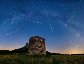 英仙座流星雨:英国上空每小时能看到多达100颗流星的最佳时间