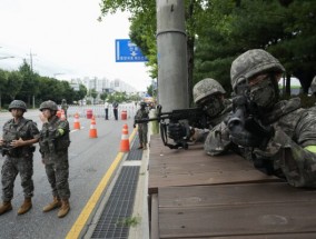 朝鲜领导人监督“自杀式无人机”试验，称其对战备至关重要