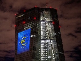 欧洲央行(ecb)和美联储(Fed)纷纷降息。专家表示，降息步伐将是温和的